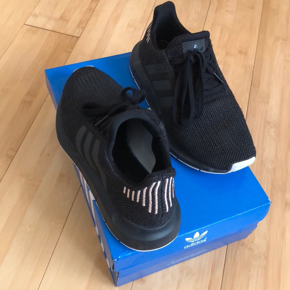 Adidas Swift Run - image 2